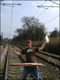 Le fou ! Pourquoi est-il fou ?