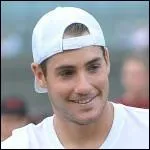 Quel est ce joueur de tennis professionnel ?