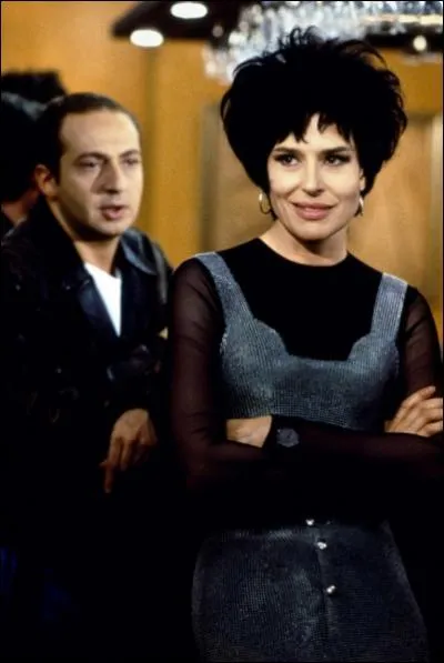 Fanny Ardant s'est loigne des rles de bourgeoises snobinardes ou de prtendues intellos, dans ce rle de tenancire de bar de nuit- bote de nuit, bien perruque. Dans quel film ?