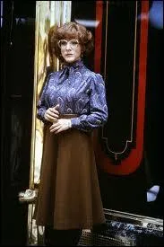 Voici le rle principal de ce film, c'est  dire une comdienne qui trouve le succs dans une srie TV, dans laquelle elle joue une administratrice d'hpital. C'est Dustin Hoffman qui interprte ?