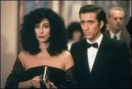 Cher obtint un Oscar pour son rle dans ce film, dans lequel elle tombe amoureuse de Nicholas Cage. Le titre du film est ?