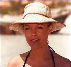 Cette photo de Romy Schneider en chapeau de paille est extraite d'un film dans lequel son coeur balance. C'est ?