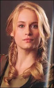 Comment meurt Glimmer, le tribut fminin du district 1 ?