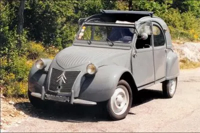 Quel surnom la 2 CV, lance en 1948, n'a t-elle jamais port ?