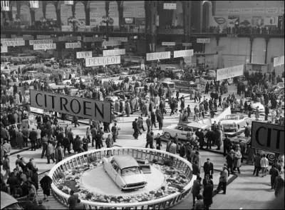 En 1955, dans quel grand salon est prsente la DS ?