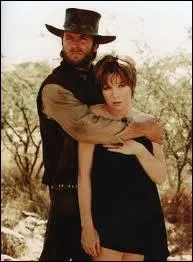 Un grand western associant Clint Eastwood  une ... nonne, que joue Shirley Mac Laine. Quel est le titre du film ?