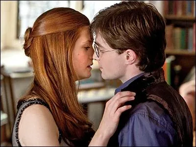 Voici l'un des couples qui se forment au long de la saga Harry Potter. Harry tombe peu  peu amoureux de la rousse ?