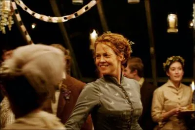 En 2004, Sigourney Weaver vit dans un village isol qui redoute d'horribles cratures :