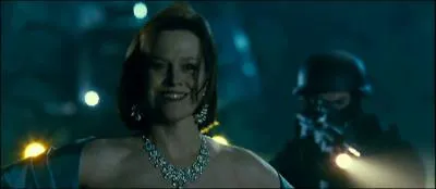 En 2011, elle joue au cot d'un alien un peu loufoque :