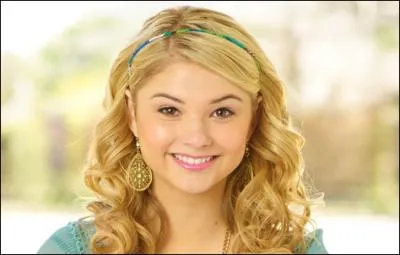 Stefanie Scott joue le rle de ...