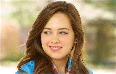Mary Mouser joue les rles de ...