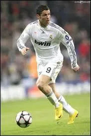 Qui est ce joueur de football ?