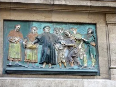 La rue des Poissonniers s'appelle ainsi car c'tait la route emprunte par les mareyeurs afin d'acheminer les poissons pchs en mer du Nord. Depuis quelle date l'empruntaient-ils ?