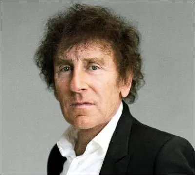 Dans son album  On avance  de 1983, Alain Souchon chantait  Sardines  et disait : L'amour tu rigoles, a peut se gter, la bote se gondole, t'es malade sans...  . Sans quoi ?