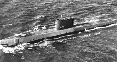 En quelle anne le premier sous-marin fut-il construit ?