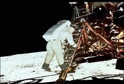 Comment s'appelait le premier engin spatial  atterrir sur la Lune ?