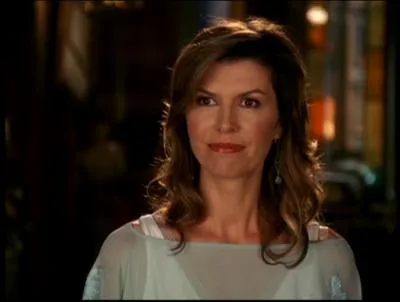 Comment s'appelle la mre des trois soeurs ?