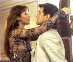 Eh oui, Sophie Marceau a t une James Bond's girl ! Elle y joue Elektra King auprs de Pierce Brosnan dans le rle de l'agent secret britannique. Le titre du film est ?