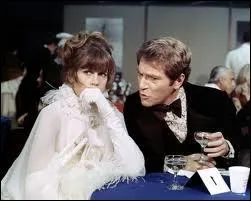 C'est Jane Fonda aux cts de son mari dans le film, l'acteur George Segal. Quel est ce film dans lequel un couple s'improvise cambrioleur pour rgler un problme urgent d'argent ?