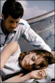 Celle qui dort prs de Belmondo, c'est Franoise Dorlac. Quel est ce film remuant de Philippe de Broca qui fut un grand succs ?