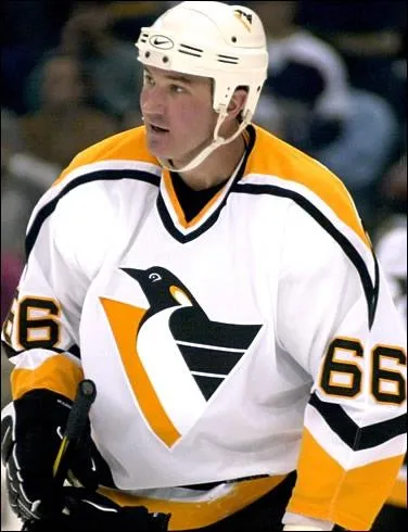 Au hockey, quel joueur porte le numro 66 avec Pittsburgh Penguins au Canada ?