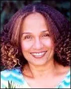 Comment s'appelle la mre de la marie ?