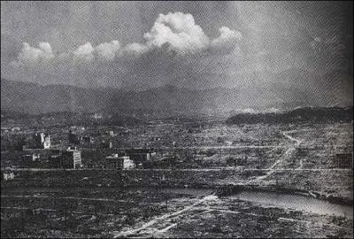 Sur combien de villes japonaises les Amricains lchrent-ils des bombes atomiques  la fin de la Seconde Guerre mondiale ?