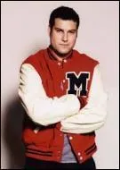 Comment s'appelle le sportif violent qui assume trs mal ses tendances homosexuelles ?