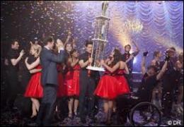 Au cours de quelle saison, le Glee Club finit-il par remporter pour la première fois les Nationales ?