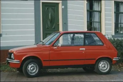 Sur quelle automobile est base la Citron LN  sa sortie en 1976 ?