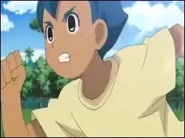 A quel poste apprend  jouer cette personne en grandissant ?