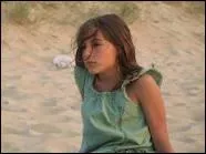 De quelle chanson du premier album Lola est-elle la soliste ?