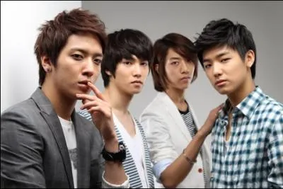 A quelle agence appartient CNblue ?