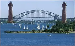 Capitale de la Nouvelle-Galles-du-sud, célèbre pour l'architecture de son opéra.