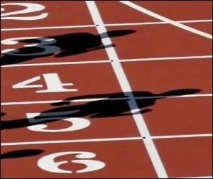 Quelle distance un athlte qui court un 400 m dans le couloir 8 devra-t-il parcourir avant de rallier la ligne d'arrive ?