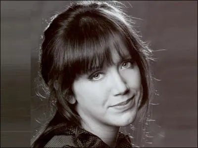 Actrice ne en 1985, elle apparait pour la premire fois sur grand cran en 1996 dans un film ralis par son pre,  Les caprices d'un fleuve .