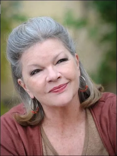 Actrice ne en 1946, elle est connue pour avoir t la partenaire de Roger Hanin dans  Navarro . Elle fait ses vritables dbuts au cinma en 1965 dans  Lady L  de Peter Ustinov.