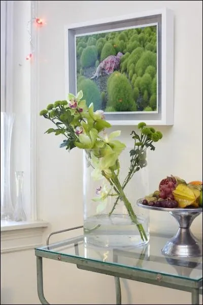 Voici un arrangement inattendu et trs rafraichissant, en raison du choix de la couleur verte. Ce sont des branches de la famille des chrysanthmes associes  ?