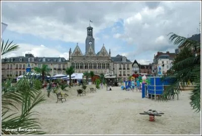 Chaque t  Saint-Quentin, plusieurs milliers de kilos de sable, venat des plages du Nord sont dverss sur la Grand Place, pour la transformer en plage. Quelle mer se trouve au Nord de la France ?