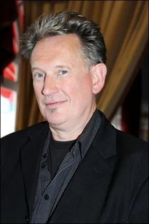 Il y a aussi l'humoriste Benot Delpine. Aussi connu, en tant que reporter pour CNN International, chane du Groland et diplomate grolandais, et qui s'appelle...