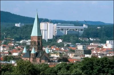 Saint-Quentin est jumele avec la ville allemande de ...