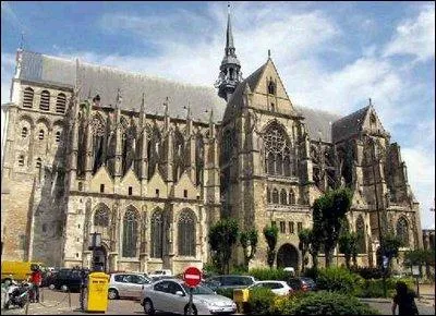 La basilique de Saint-Quentin est consacr au culte...