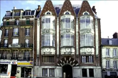 L'cole de musique de Saint Quentin. Quel est ce style architectural ?