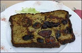 Spcialit du Cantal, le Pounti (ou Picoussel) est un pt fait de farine de froment, oeufs et lait, quels ingrdients y rajoute-t-on ?