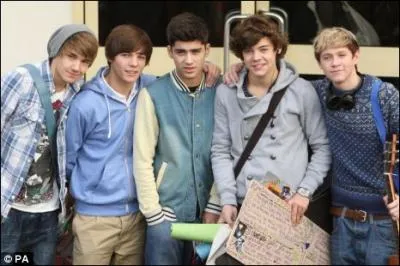 Combien de tournes a-t-il fait avec son groupe ?