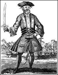 Edward Teach tait un pirate cumant les mers sur son navire  La revanche de la Reine Mary . Froce, il mourut en combattant lors d'un abordage par la Royal Navy. Il s'agit de ?