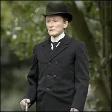 C'est bien une blonde qui joue ce monsieur, majordome de son tat, Albert Nobbs. Qui est-elle ?