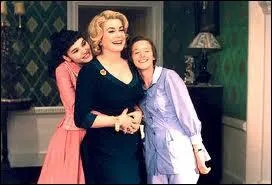 La blonde Catherine Deneuve trs annes 50 dans un film tir d'une pice de thtre. C'est dans ?