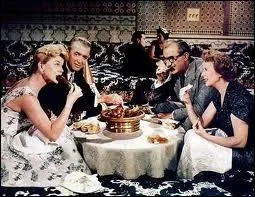 James Stewart soutient Doris Day, son pouse, dans un remake ralis par Hitchcock de son propre film. Quel est le titre de cette histoire qui dmarre au Maroc ?