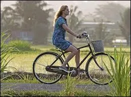 Julia Roberts blondie, dans un film tir d'un best-seller. L'histoire est un peu curieuse, une femme quitte part... manger en Italie et prier en Indes ! C'est ?